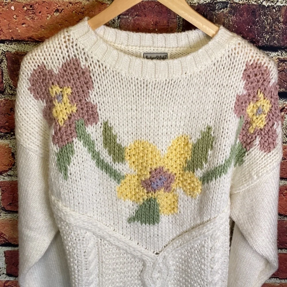 Andrew St.John Vintage Knit Sweater with Floral Design Size L - Picture 5 of 12